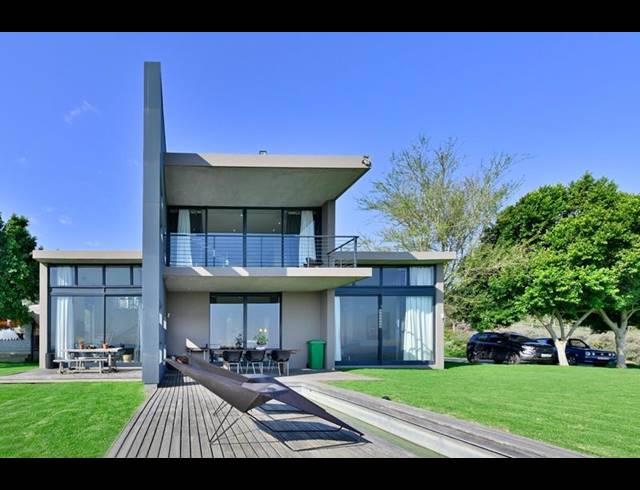 FARM FOR SALE IN KLEIN ZEVENWACHT